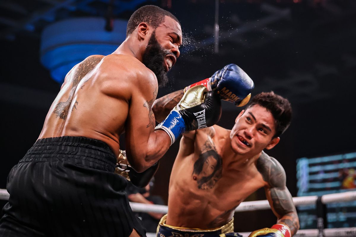 Mark Magsayo picked up the WBC featherweight title with an upset win over Gary Russell Jr