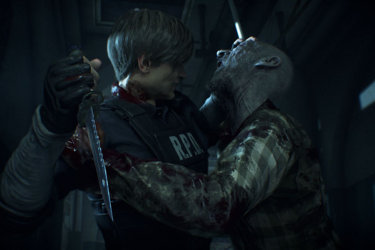 Leon Kennedy readies to stab a zombie that has grabbed him in a screenshot from Resident Evil 2 (remake)