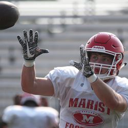 Marist’s Billy Skalitzky catches a pass. Allen Cunningham/For the Sun-Times. 
