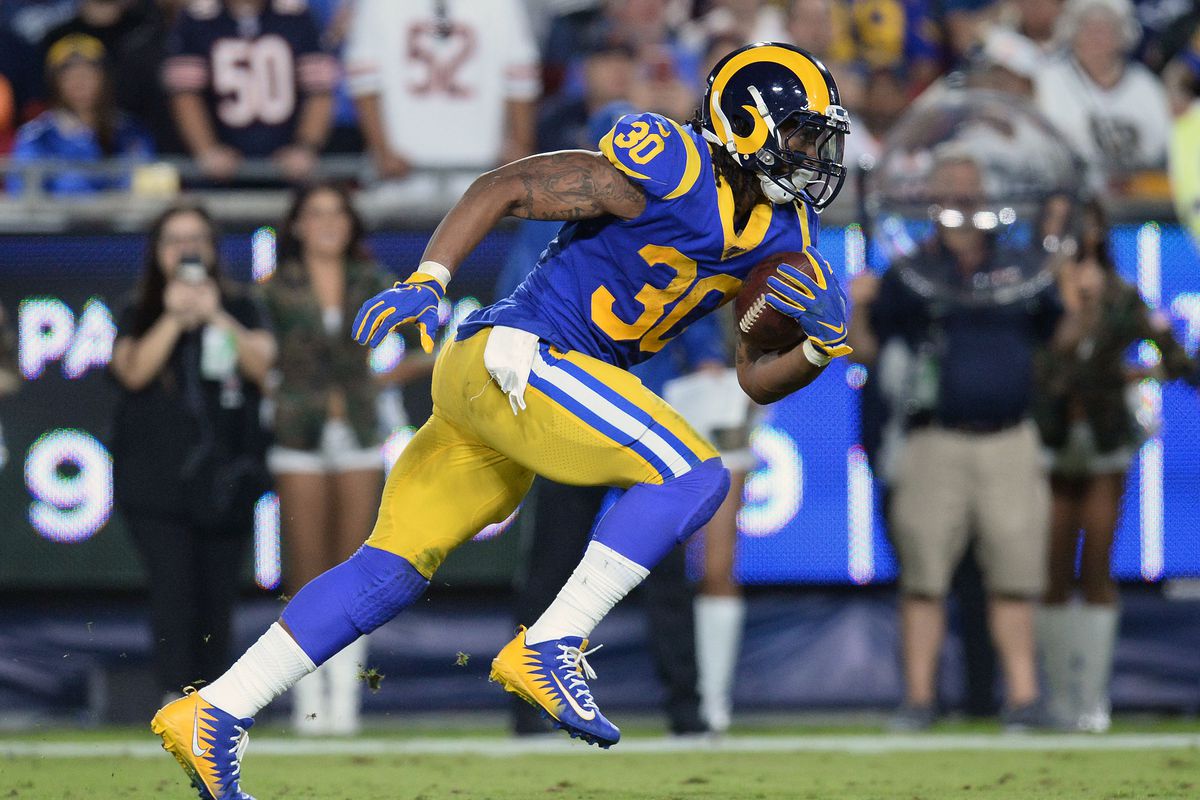 Los Angeles Rams RB Todd Gurley runs the ball against the Chicago Bears in Week 11, Nov. 17, 2019.