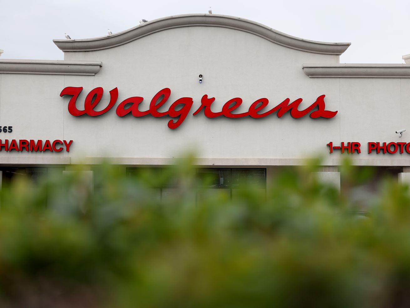 A photo of the exterior of a Walgreens.