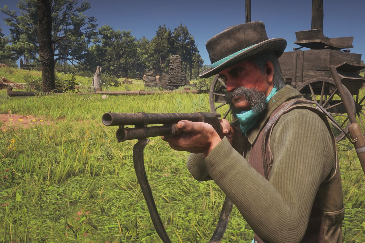 A player in Red Dead Online holds up a WWI-era trench clearing shotgun while wearing a dapper pork pie hat.