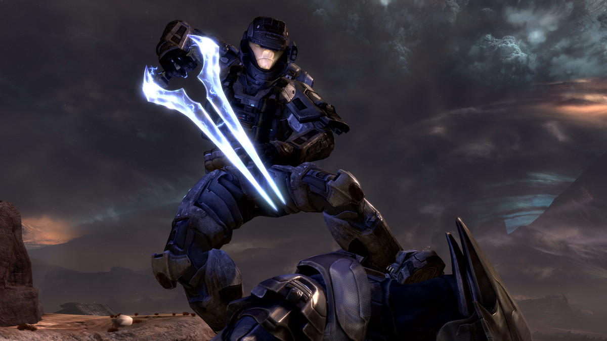Halo: Reach campaign player standing over an enemy, pointing an energy sword at them