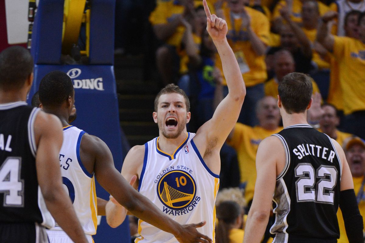 David Lee found a way to contribute against the Spurs despite a major injury