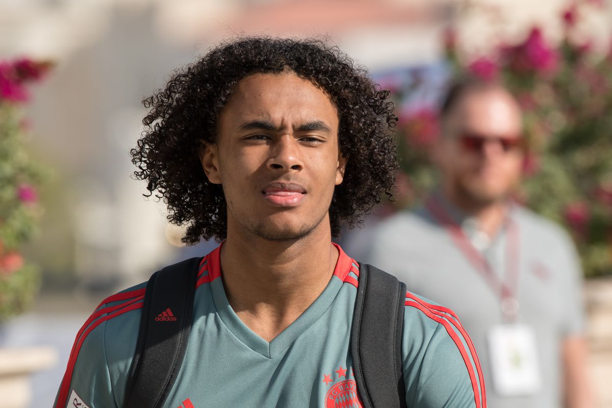 09 January 2019, Qatar, Doha: Soccer: Bundesliga, training camp FC Bayern Munich: Joshua Zirkzee goes to the training area before the start of the training session in the morning. FC Bayern will stay in the desert city until 10.01.2019 for their training camp.
