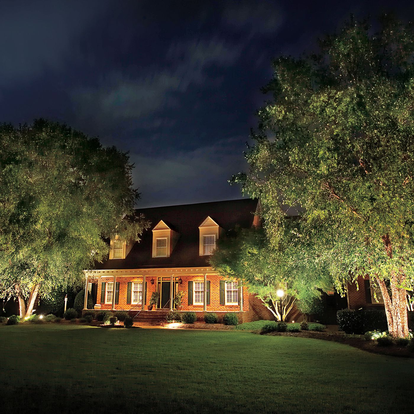 Landscape lighting ranch house