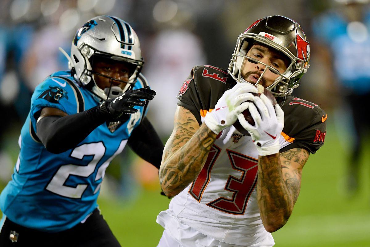 Mike Evans of the Tampa Bay Buccaneers makes a catch in the second quarter during their game against the Carolina Panthers at Bank of America Stadium on September 12, 2019 in Charlotte, North Carolina.