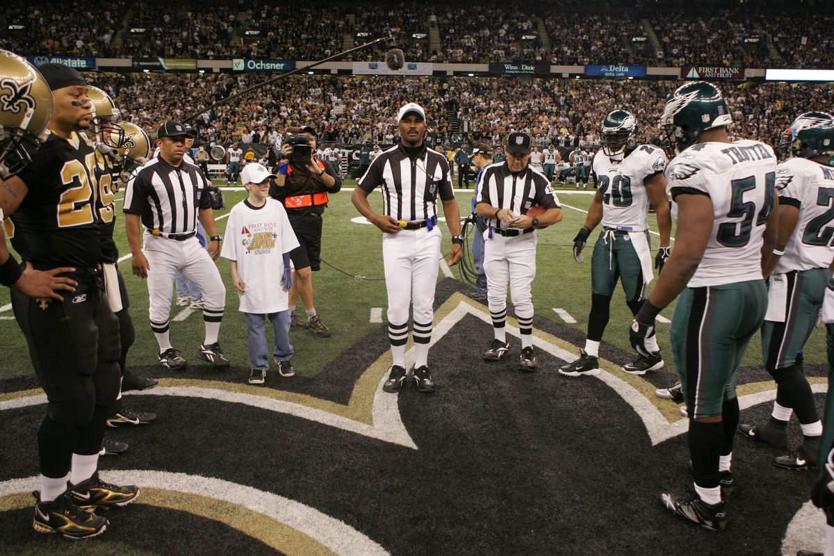 &nbsp;A NFL referee gets ready to flip the coin during the game against the New Orleans Saints on January 13, 2007 at the Louisiana Super Dome in New Orleans, Louisiana. The Saints defeated the Eagles 27-24.