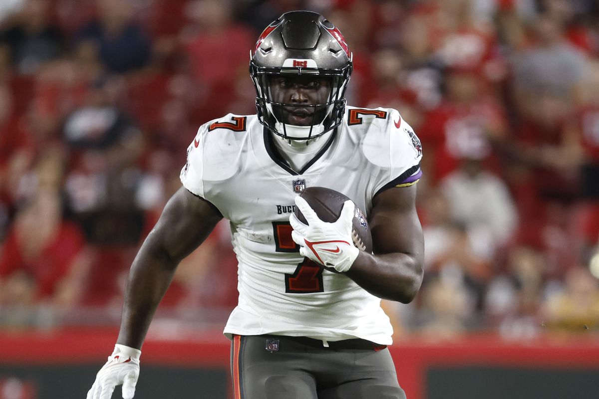 Tampa Bay Buccaneers running back Leonard Fournette (7) runs with the ball against the Kansas City Chiefs during the second half at Raymond James Stadium.
