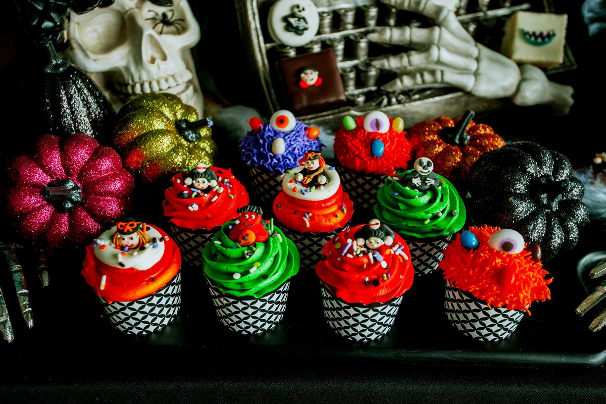 Halloween-themed cupcakes from Dessert Gallery.