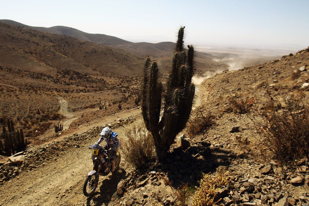 COPIAPO, CHILE - JANUARY 07:  Oliver Pain of France and Yamaha Racing France/ELF in action during stage seven of the 2012 Dakar Rally from Copiapo to Copiapo on January 7, 2012 in Copiapo, Chile.  (Photo by Bryn Lennon/Getty Images,)