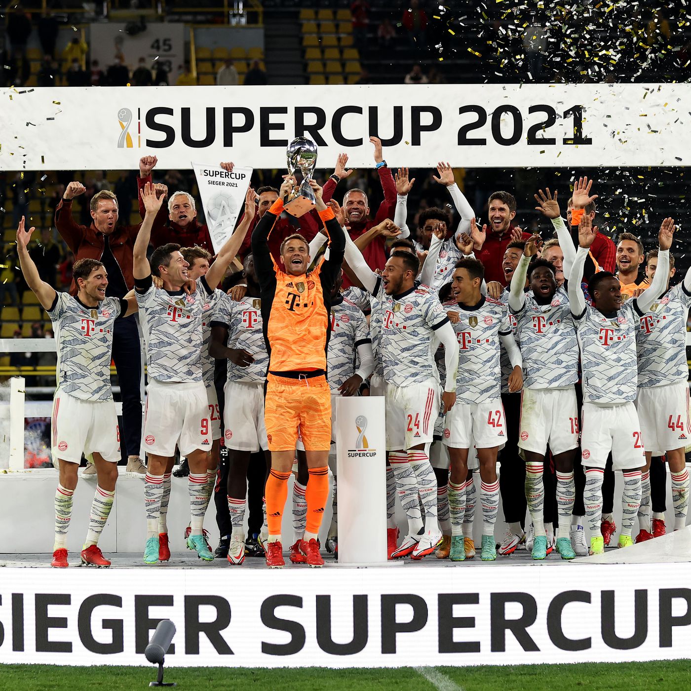 Supercup 2020 Medaille Medal FC Bayern München Sieger in Budapest Triple Replika 