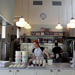 <a href="http://eater.com/archives/2010/12/09/magnolia-bakery-fulfills-manifest-destiny-with-national-expansion.php" rel="nofollow">Magnolia Bakery Fulfills Manifest Destiny With 5 New Stores</a><br />