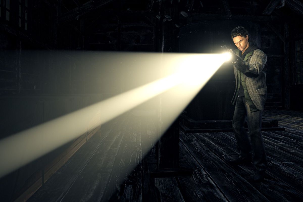 Alan Wake - Alan shining a flashlight