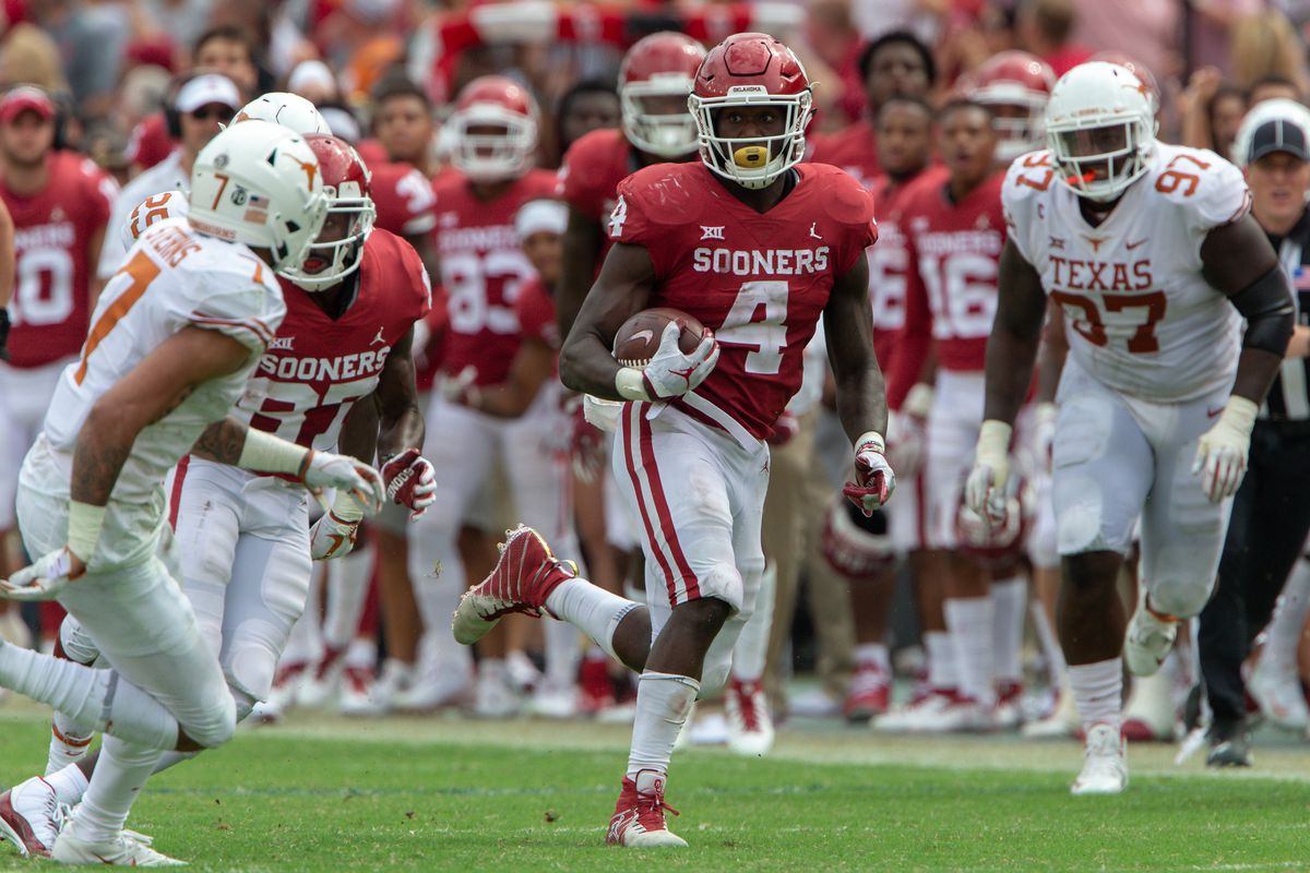 Oklahoma Sooners running back Trey Sermon during the Big 12 Conference Red River Rivalry game against the Texas Longhorns on October 6, 2018 at Cotton Bowl Stadium in Dallas, Texas.