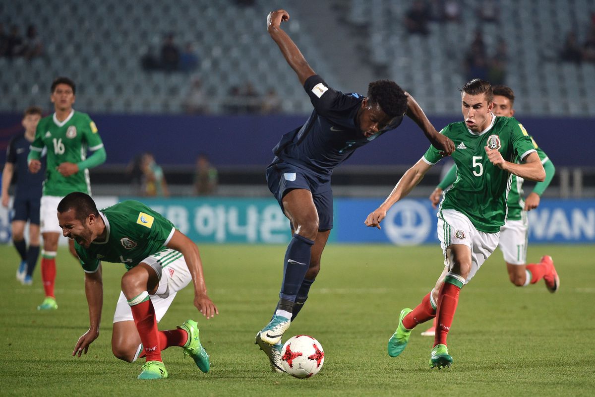 England's midfielder Joshua Onomah controls the ball during the U-20 World Cup quarter-final football match between England and Mexico in Cheonan on June 5, 2017. / AFP PHOTO / KIM DOO-HO (Photo credit should read KIM DOO-HO/AFP/Getty Images)
