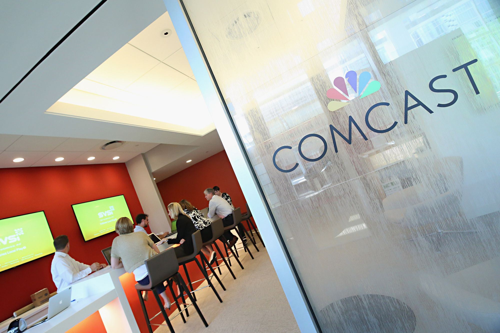 Comcast launches $18 streaming TV service for broadband customers - The  Verge