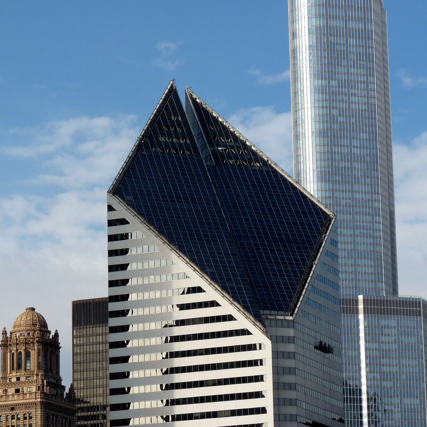 Report Chicago S Famous Diamond Shaped Skyscraper Is For Sale Curbed Chicago