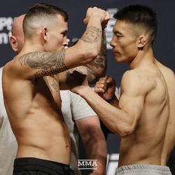Marlon Vera and Wuliji Buren square off at UFC 227 weigh-ins.