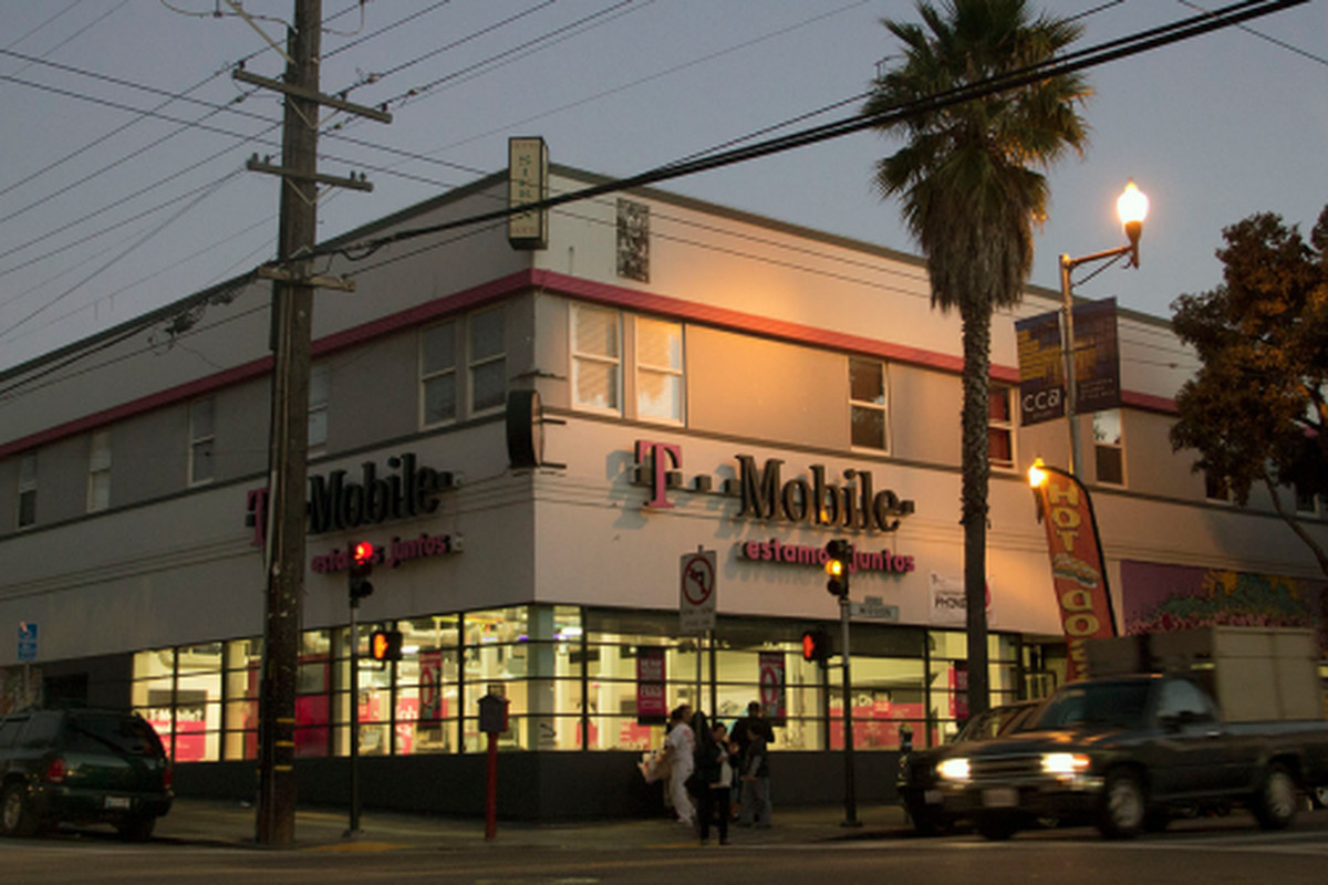 The T-Mobile store on Mission. Image via <a href="http://missionlocal.org/2014/01/how-t-mobile-evaded-chain-store-law-for-four-years/">Mission Local</a>.