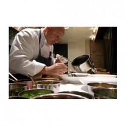 Tom Colicchio (<a href="http://ny.eater.com/archives/2010/01/good_news_bad_news_colicchio_and_sons.php#more" rel="nofollow">photo credit</a>) <br />