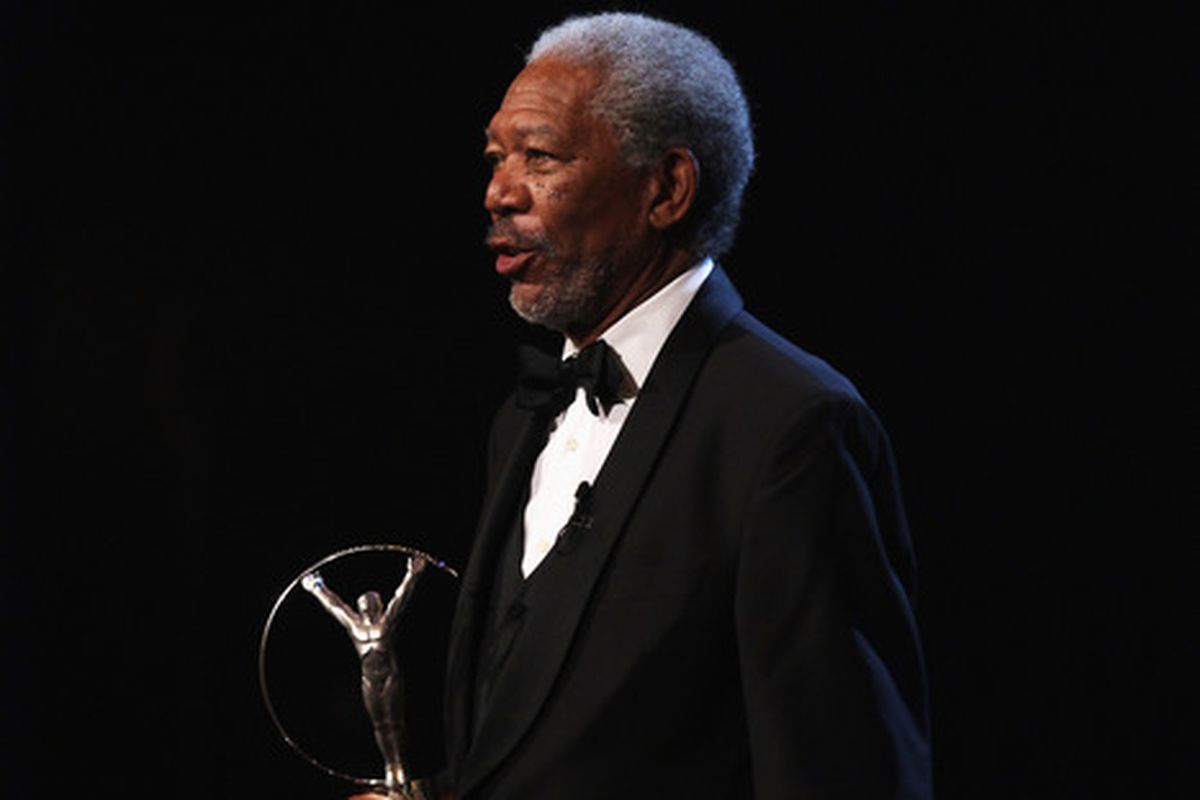Morgan Freeman announcing the winner of the bhoov He Did His Research Award.