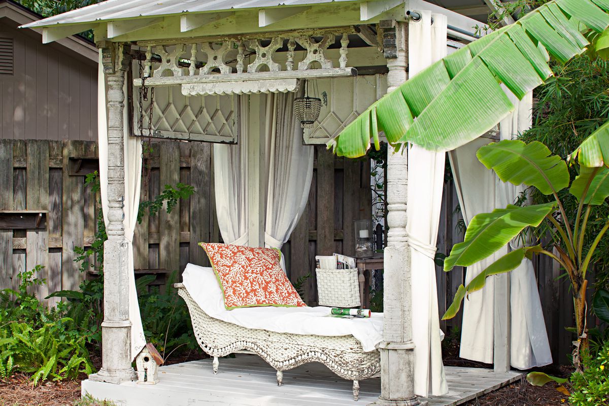 Outdoor lounge area with vintage style