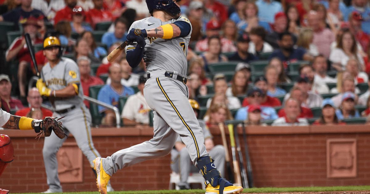 Brewers lose opener against Cardinals, 3-1