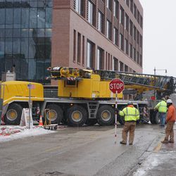 Construction crane making another attempt to back onto Waveland Avenue