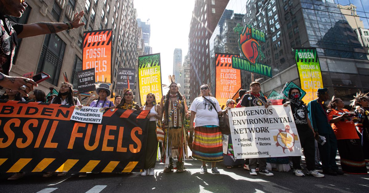 236781 March to end Fossil Fuel AKrales 0716