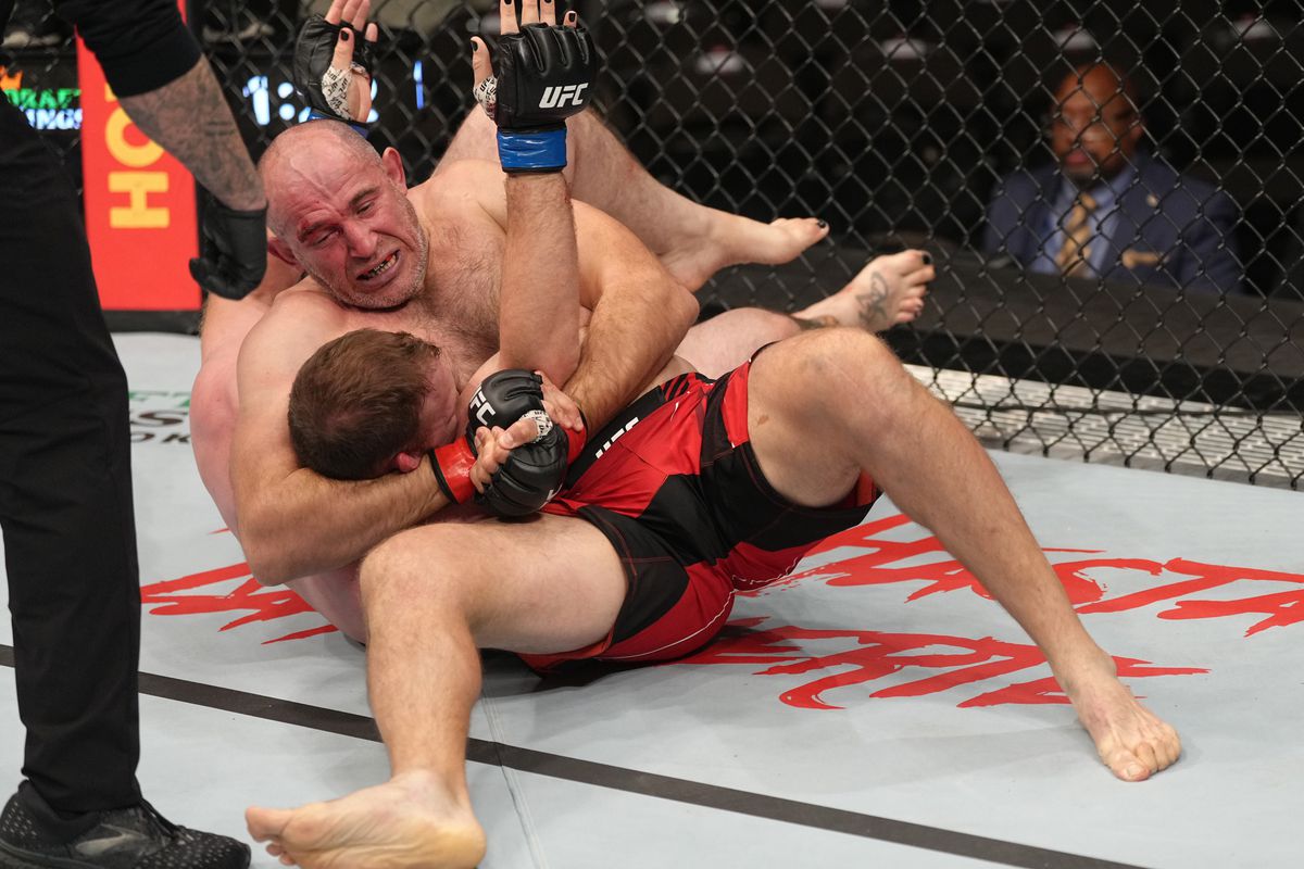 UFC 273: Oleinik v Vanderaa
