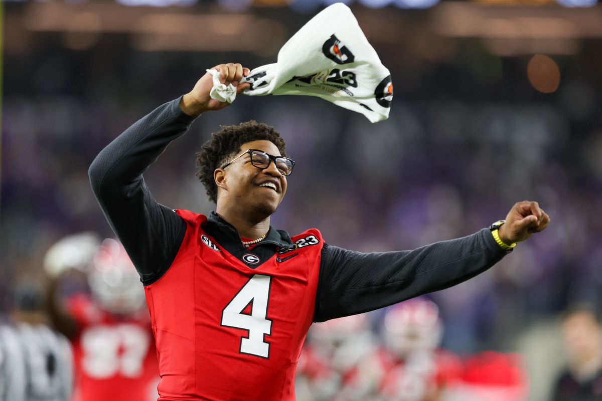 Georgia Bulldogs linebacker Nolan Smith (4) waving at the fans during the Georgia Bulldogs game versus the TCU Horned Frogs in the College Football Playoff National Championship game on January 9, 2023, at SoFi Stadium in Inglewood, CA.