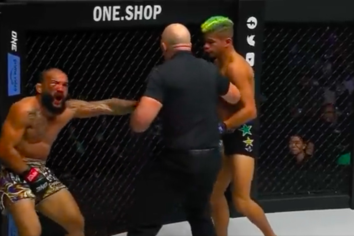 John Lineker gets unintentionally fouled at ONE on Prime Video 3. 