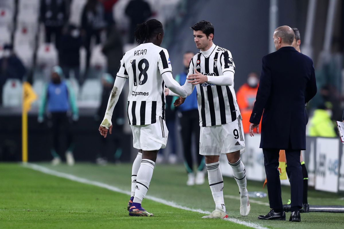 Alvaro Morata of Juventus Fc (R) shakes hands with Moise...