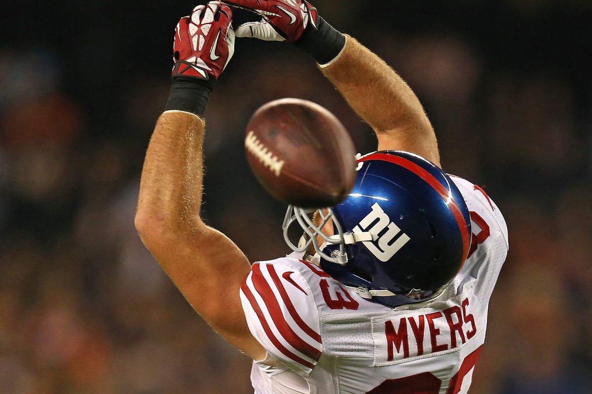 Brandon Myers can't haul in this fourth-quarter pass, whcih went for Eli Manning's third interception Thursday night.