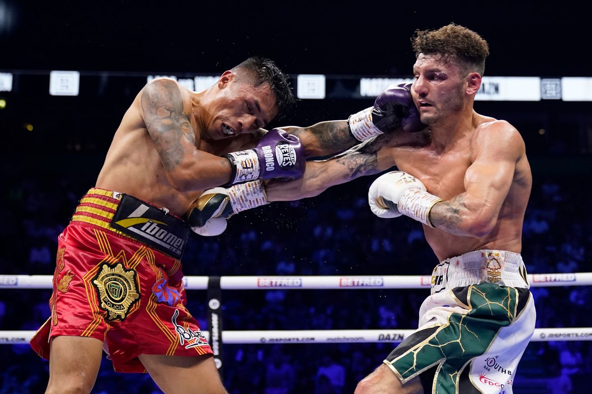 Leigh Wood is once again WBA featherweight champion after beating Mauricio Lara