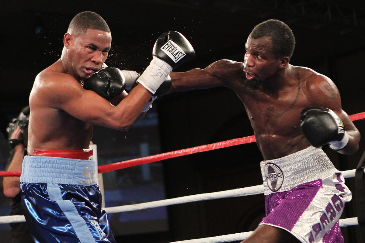 Willie Nelson's right hand was a big weapon against southpaw Yudel Jhonson on ShoBox. (Photo by Tom Casino/Showtime)