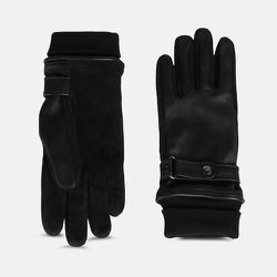 <strong>Y-3</strong> Lux Gloves in Black, <a href="http://store.y-3.com/us/gloves_cod46296446ua.html">$175</a>