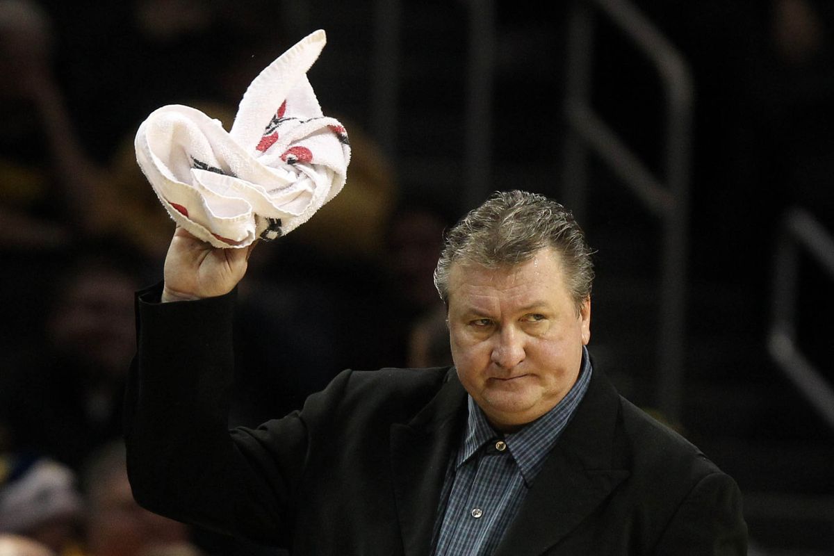 Huggins prepares to throw in the towel as WVU falls 81-66 to Michigan
