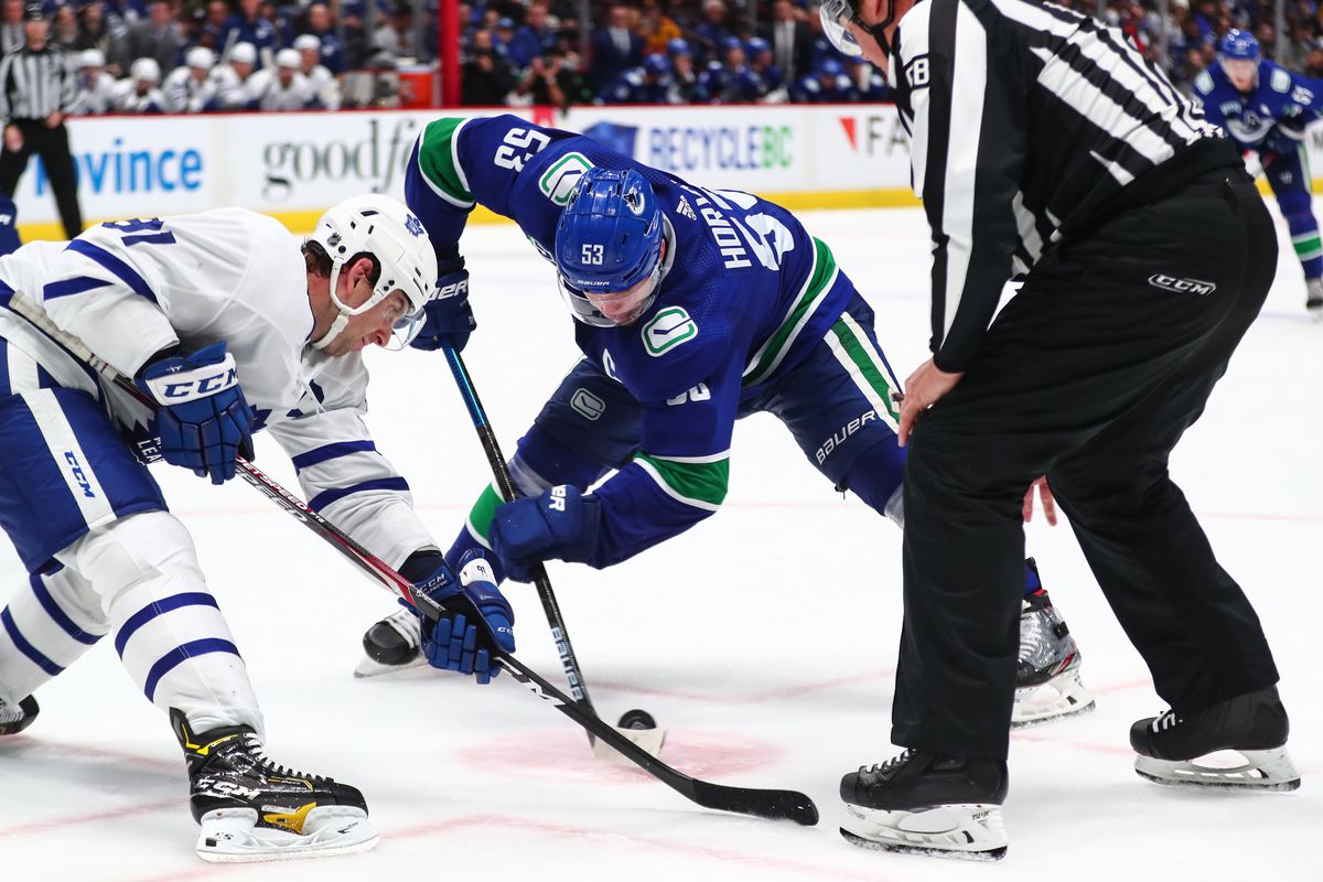 NHL: DEC 10 Maple Leafs at Canucks