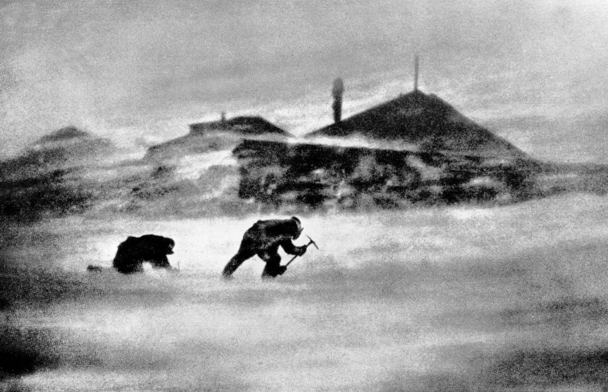 Südpol-Expedition Douglas Mawson 1911-1914, Eisholen im Schneesturm