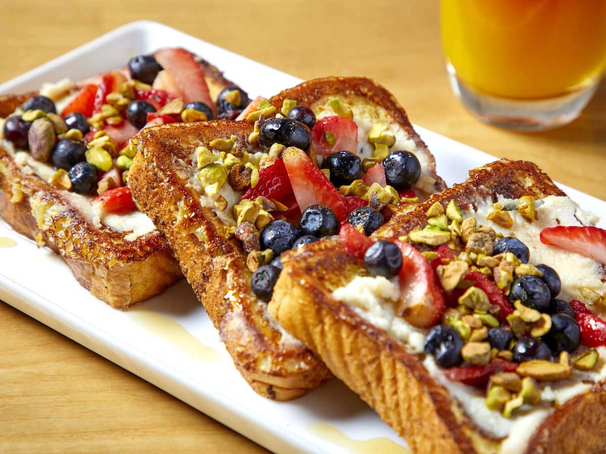 A plate of French toasts.