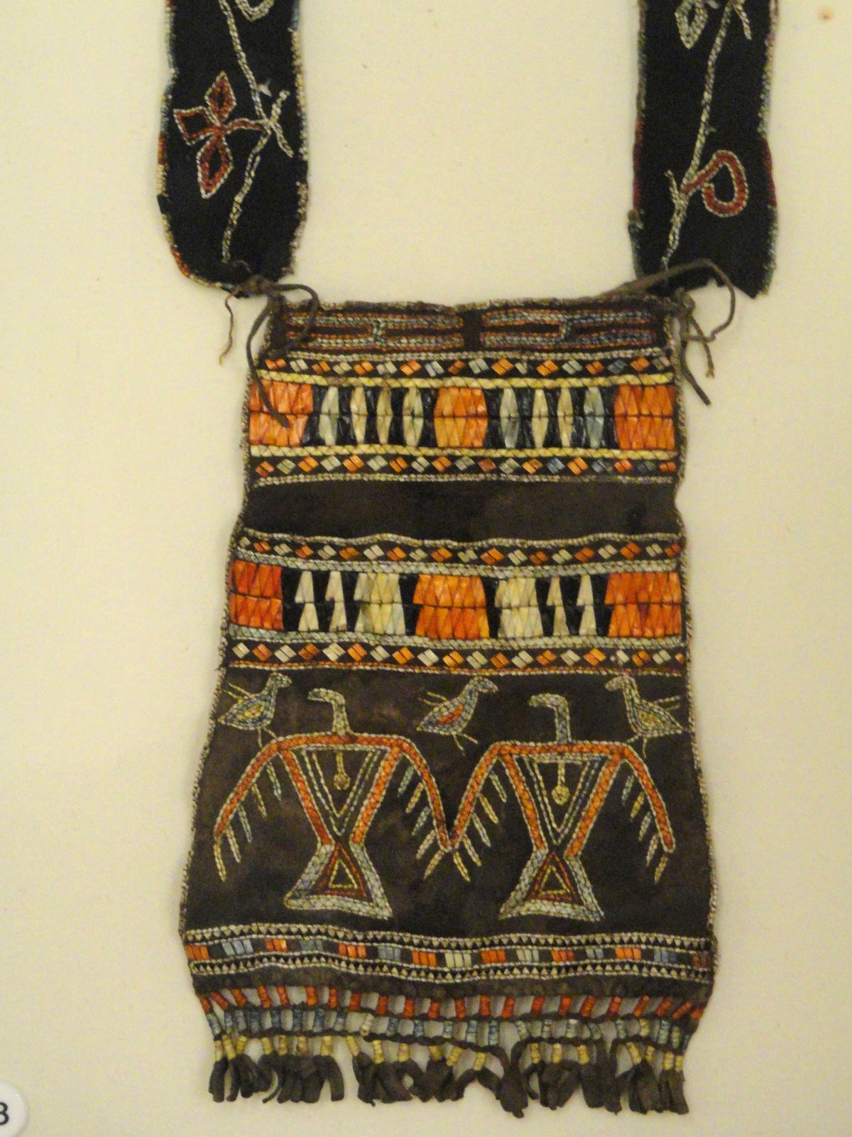 Pouch, southeastern Ojibwa, with porcupine quills, from Boston Museum Collection - Native American collection - Peabody Museum, Harvard University - DSC05441.JPG
