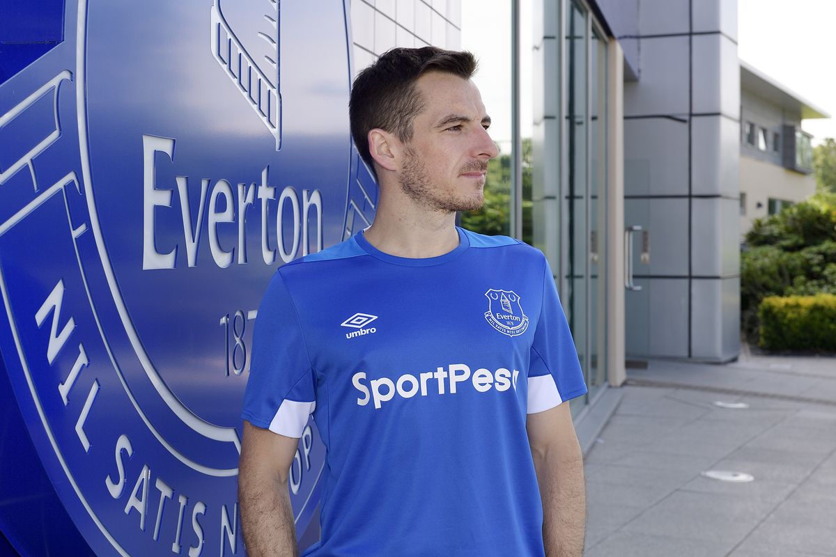Leighton Baines Signs a New Contract at Everton