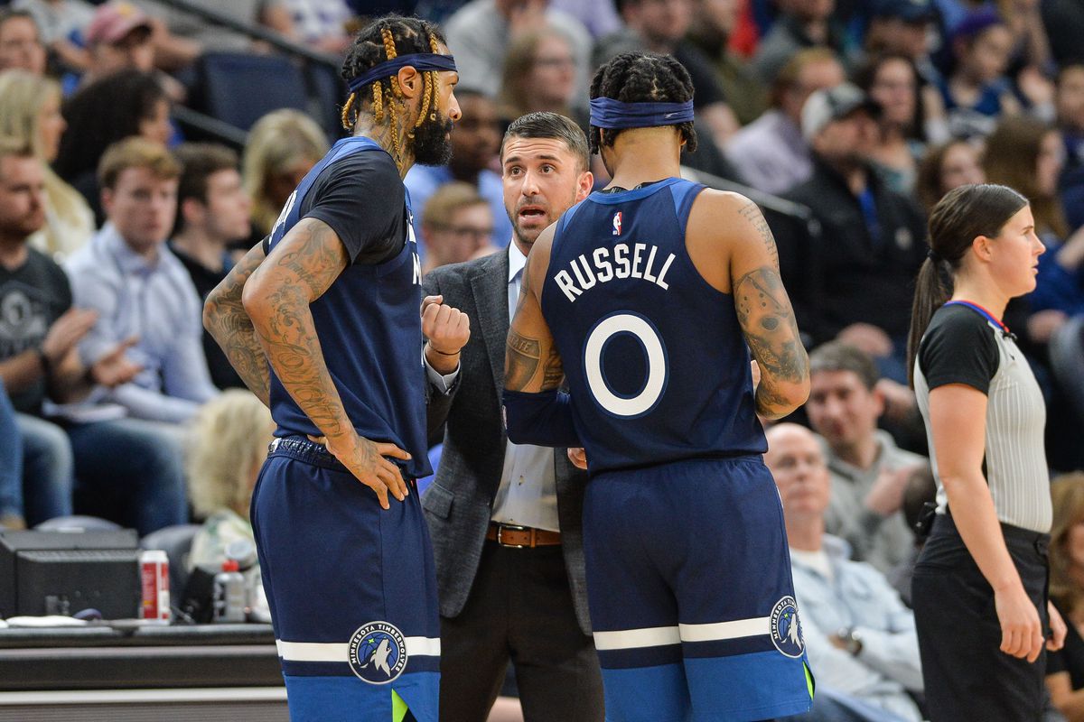 Minnesota Timberwolves head coach Ryan Saunders talks with guard D’Angelo Russell and forward James Johnson during the second quarter against the New Orleans Pelicans at Target Center.&nbsp;