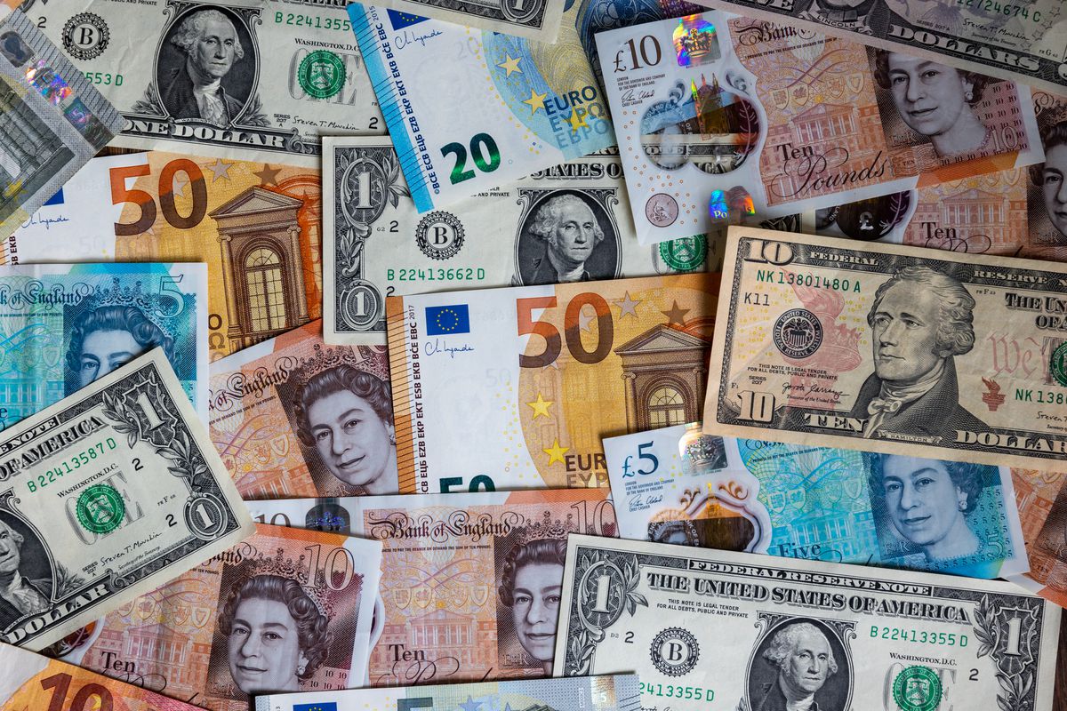 Pound Value Plummets Against U.S. Dollar Following UK Tax Cut