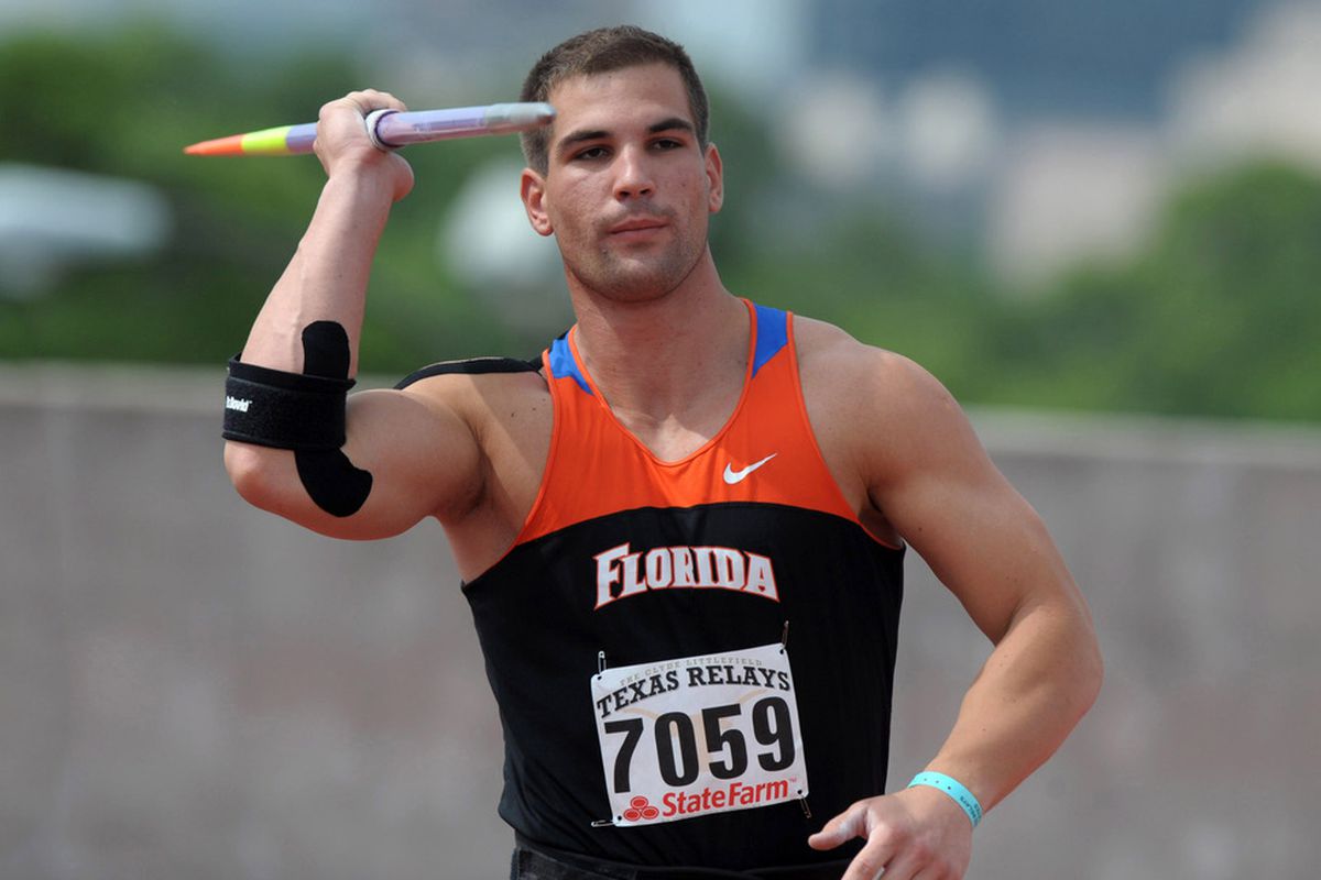 Is Stipe Zunic the favorite to win the javelin at the 2012 Drake Relays? 