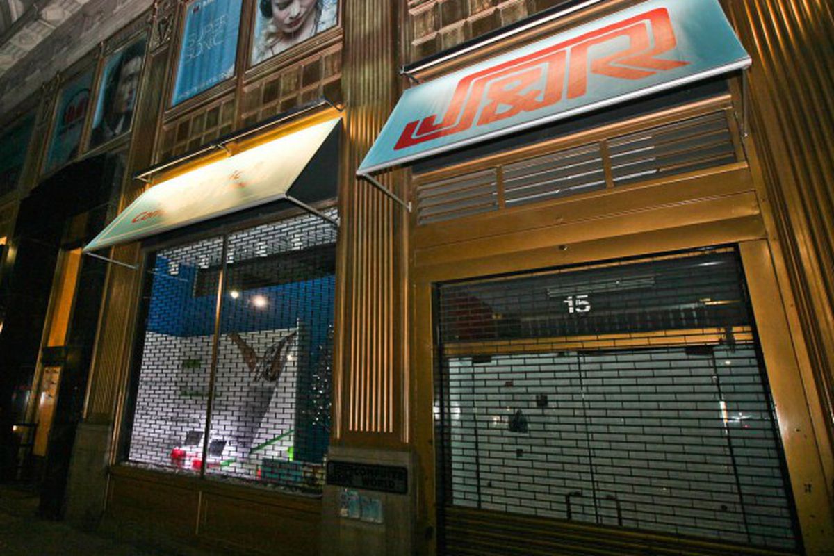 Image via <a href="http://nypost.com/2014/08/13/iconic-jr-to-re-open-as-boutique-inside-century-21/">New York Post</a>