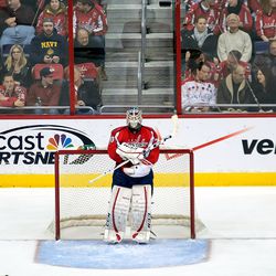 Holtby Looks Up At Board