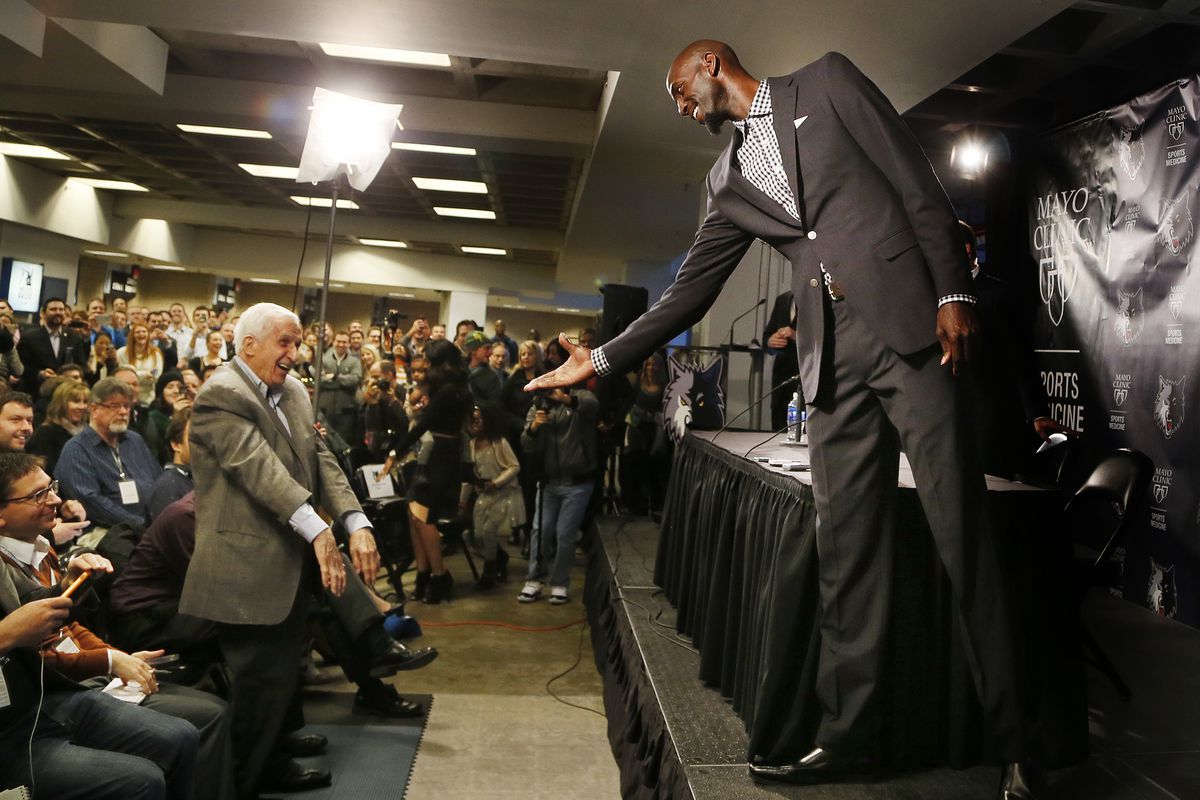 Star Tribune sports columnist Sid Hartman welcomed Kevin Garnett back to the Twins Cities at Target Center Tuesday February 24, 2015 in Minneapolis , MN.] Jerry Holt/ Jerry.Holt@Startribune.com